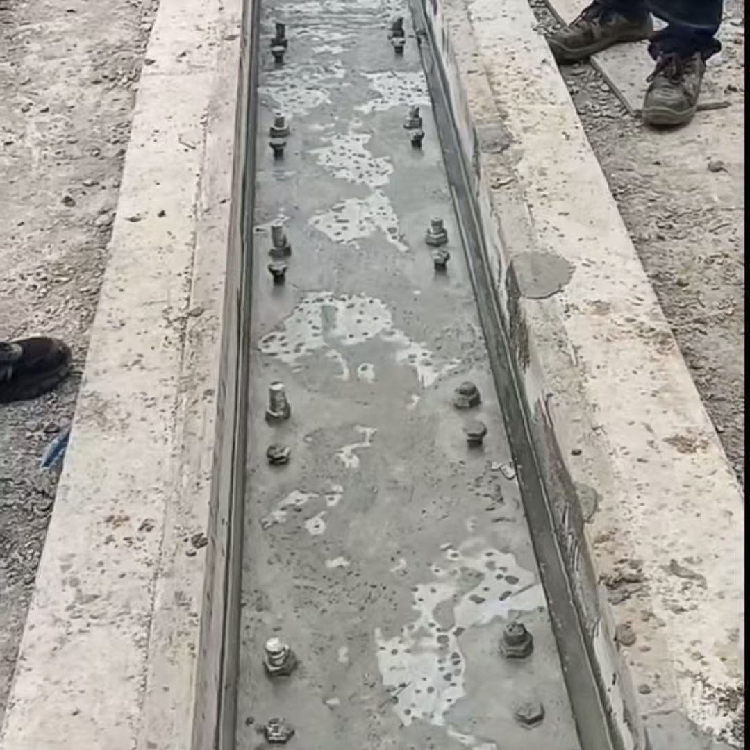 敦煌港口码头起重机龙门吊重型机械设备稳固用早强快凝轨道胶泥